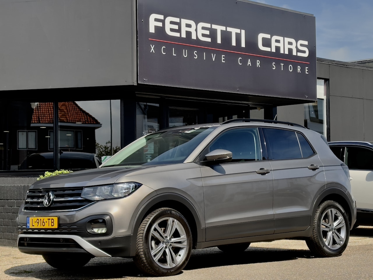 Volkswagen T-Cross - 1.5 TSI AUT7 R-LINE STYLE 150PK NAVI CAMERA AIRCO APPLE-CARPLAY LED LMV PDC - AutoWereld.nl