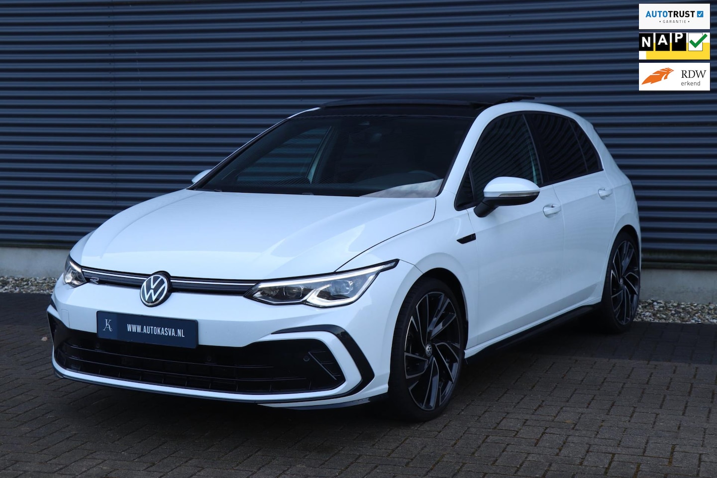 Volkswagen Golf - 1.5 eTSI R-Line | PANO - VOL! - AutoWereld.nl