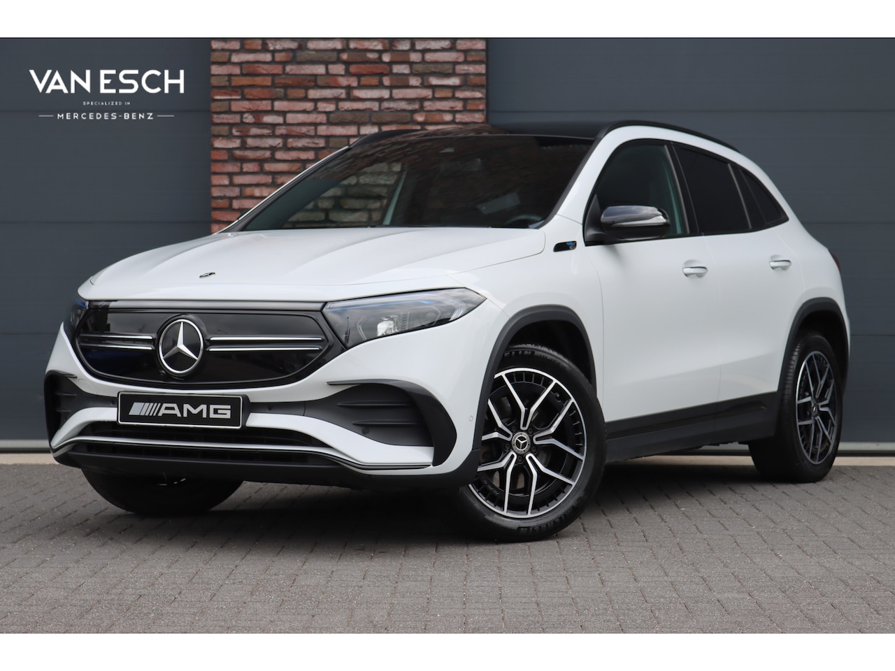 Mercedes-Benz EQA - 250 AMG Line 67 kWh | Panoramadak | Widescreen | Sfeerverlichting | Nightpakket | Keyless - AutoWereld.nl