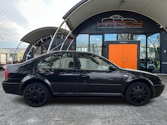 Volkswagen Bora - 1.6-16V Comfortline HANDEL/EXPORT
