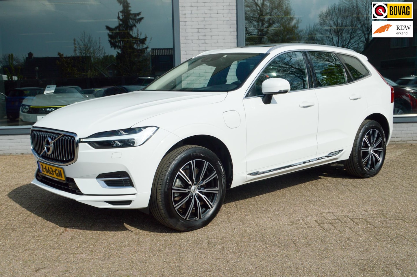 Volvo XC60 - 2.0 Recharge T8 AWD Inscription | Panoramadak | Trekhaak - AutoWereld.nl
