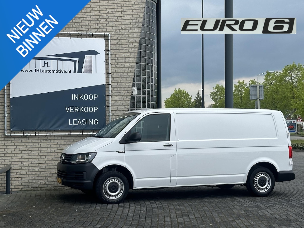 Volkswagen Transporter - 2.0 TDI L2H1*HAAK*A/C*NAVI - AutoWereld.nl