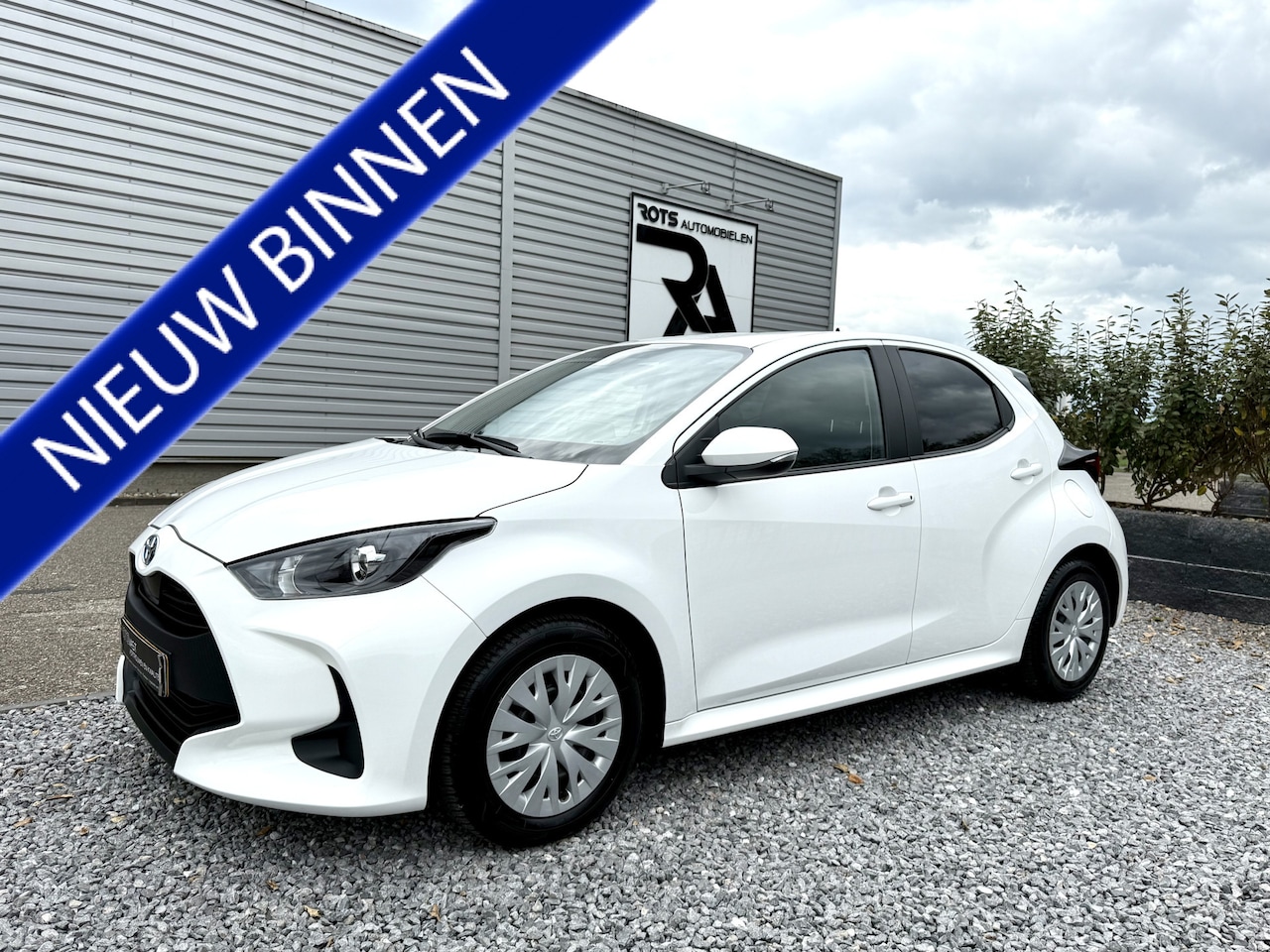 Toyota Yaris - 1.5 Hybrid Active Navi|Camera|Carplay|Cruis|Stoelverw Wit - AutoWereld.nl
