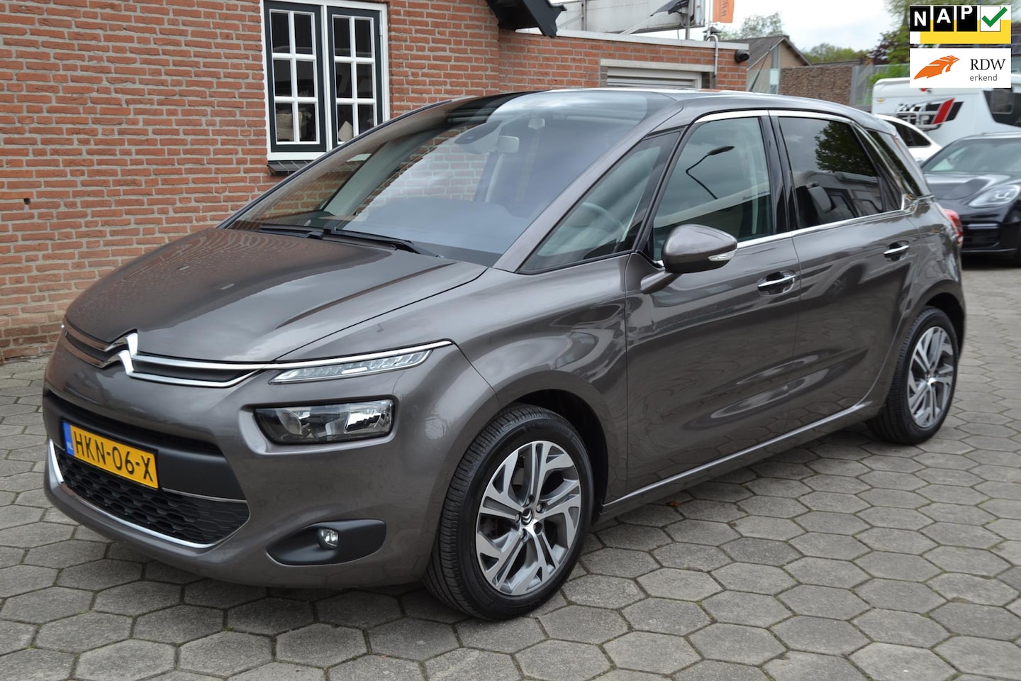 Citroën C4 Picasso - 1.2 PureTech Exclusive` - Airco - navi+Camara - cruise control - Velgen - Trekhaak - Parke - AutoWereld.nl