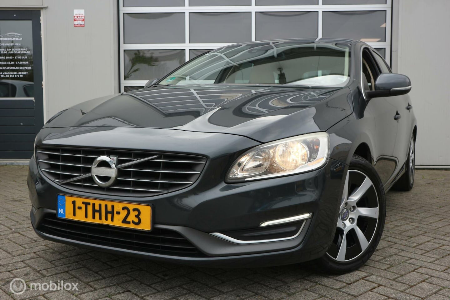 Volvo V60 - 2.0 D4 180pk Summum LEDER/NAVIGATIE/LMV - AutoWereld.nl