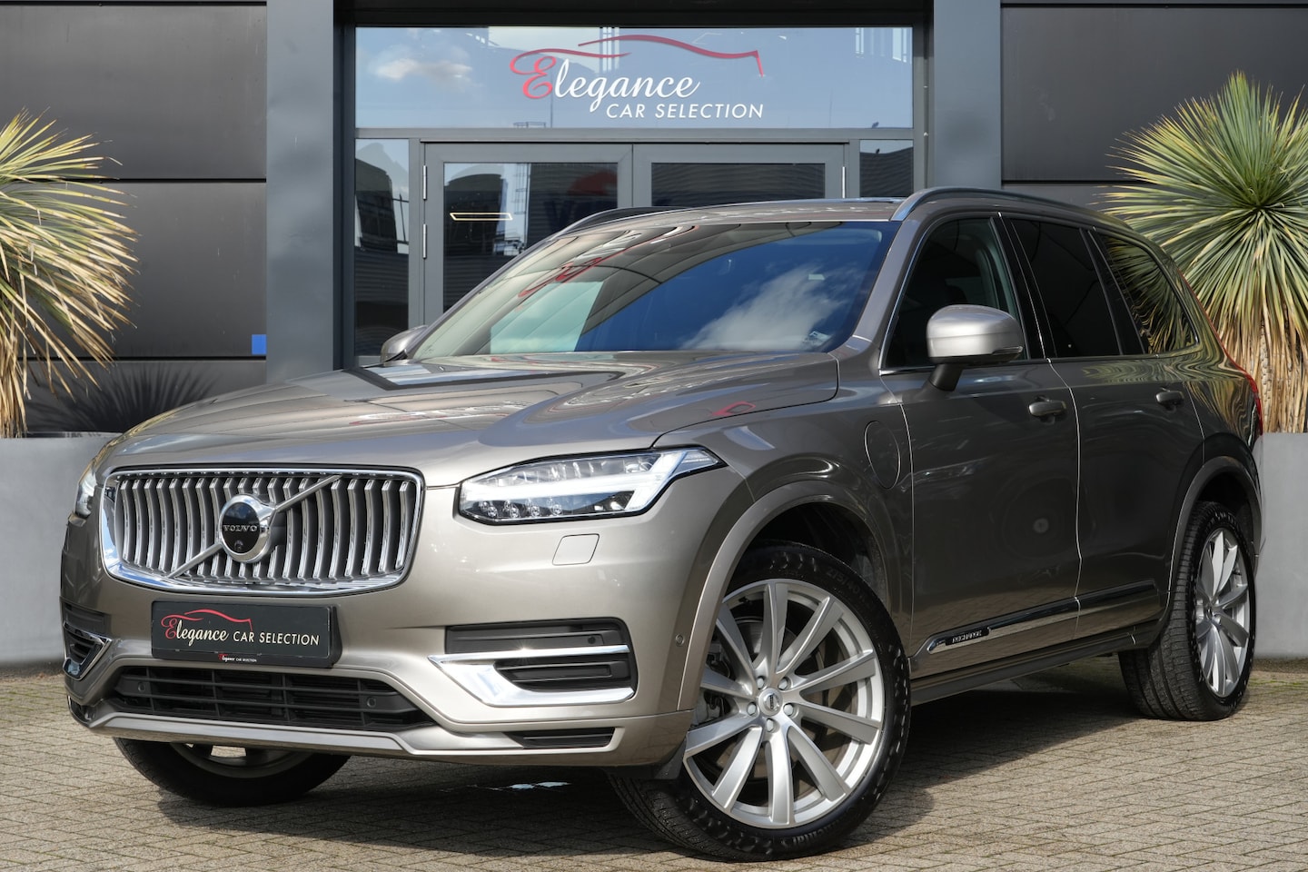 Volvo XC90 - 2.0 T8 Recharge AWD Inscription 7p 392pk Panoramadak/Stoelverwarming/360Camera - AutoWereld.nl