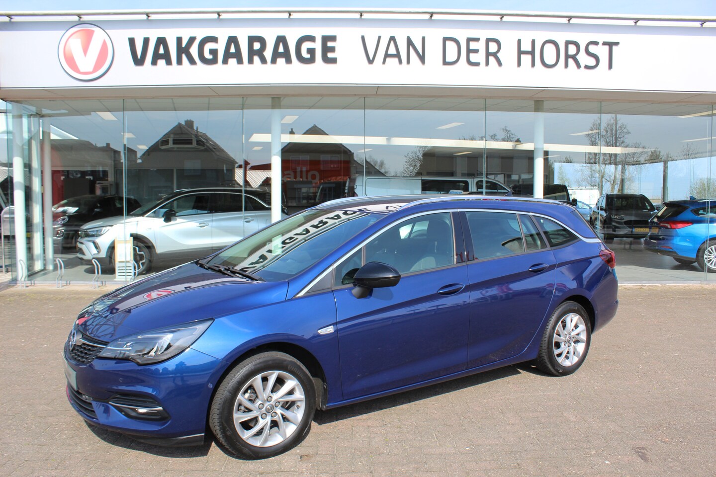 Opel Astra Sports Tourer - 1.2 110pk Elegance Climate control , Camera , Cruise control , Stoel en stuur verwarming B - AutoWereld.nl