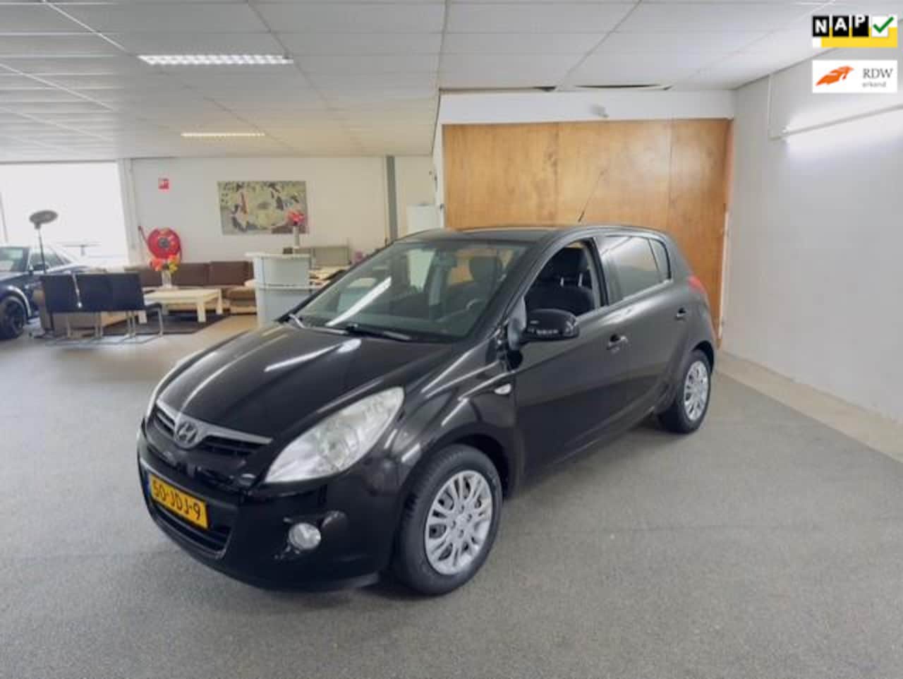 Hyundai i20 - 1.2i DynamicVersion Apk Nieuw,Airco,E-Ramen,N.A.P,5Deurs,2 sleutels + boekjes,Topstaat!! - AutoWereld.nl