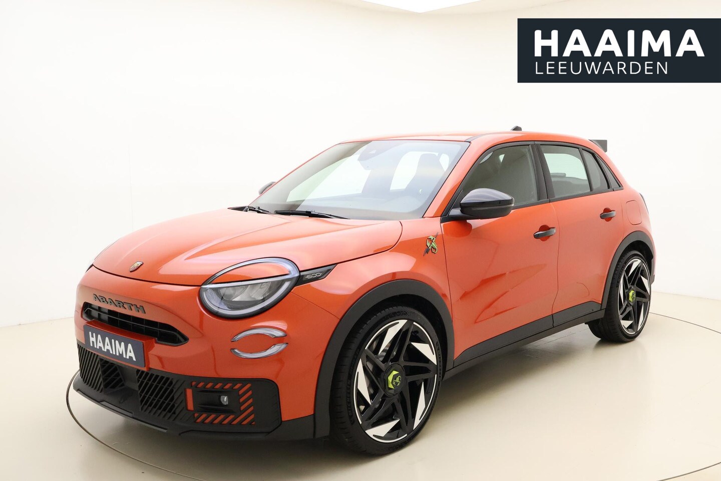 Fiat 600e - Abarth Turismo 54 kWh | 20'' lichtmetalen velgen | Sabelt sportstoelen | Zwarte hemelbekle - AutoWereld.nl