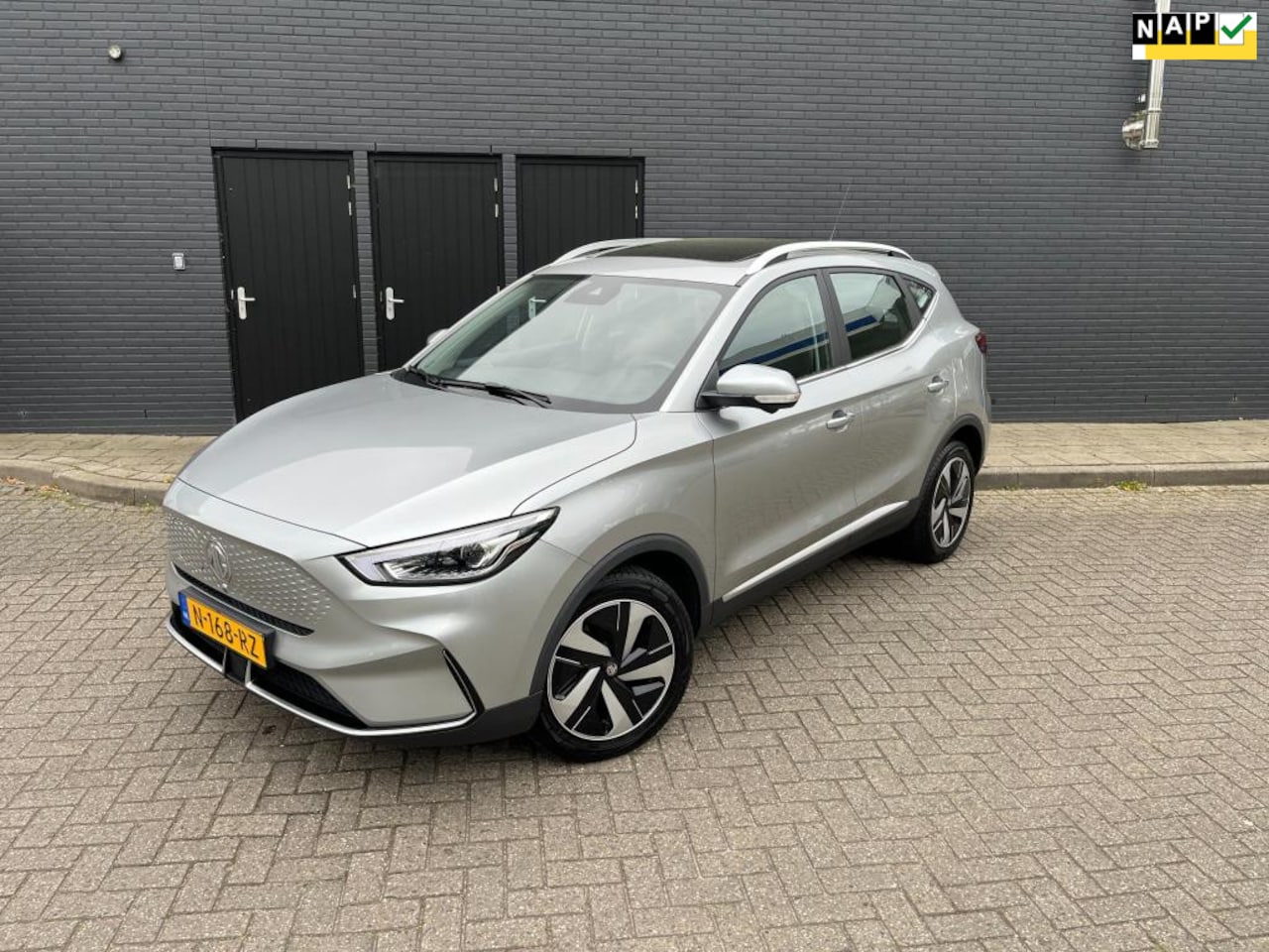 MG ZS - EV Long Range Luxury 70 kWh Panoramadak Leer 360 Cam - AutoWereld.nl