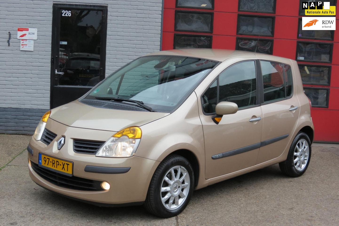 Renault Modus - 1.6-16V Privilège 1.6-16V Privilège , AUTOMAAT, 142.000 km - AutoWereld.nl