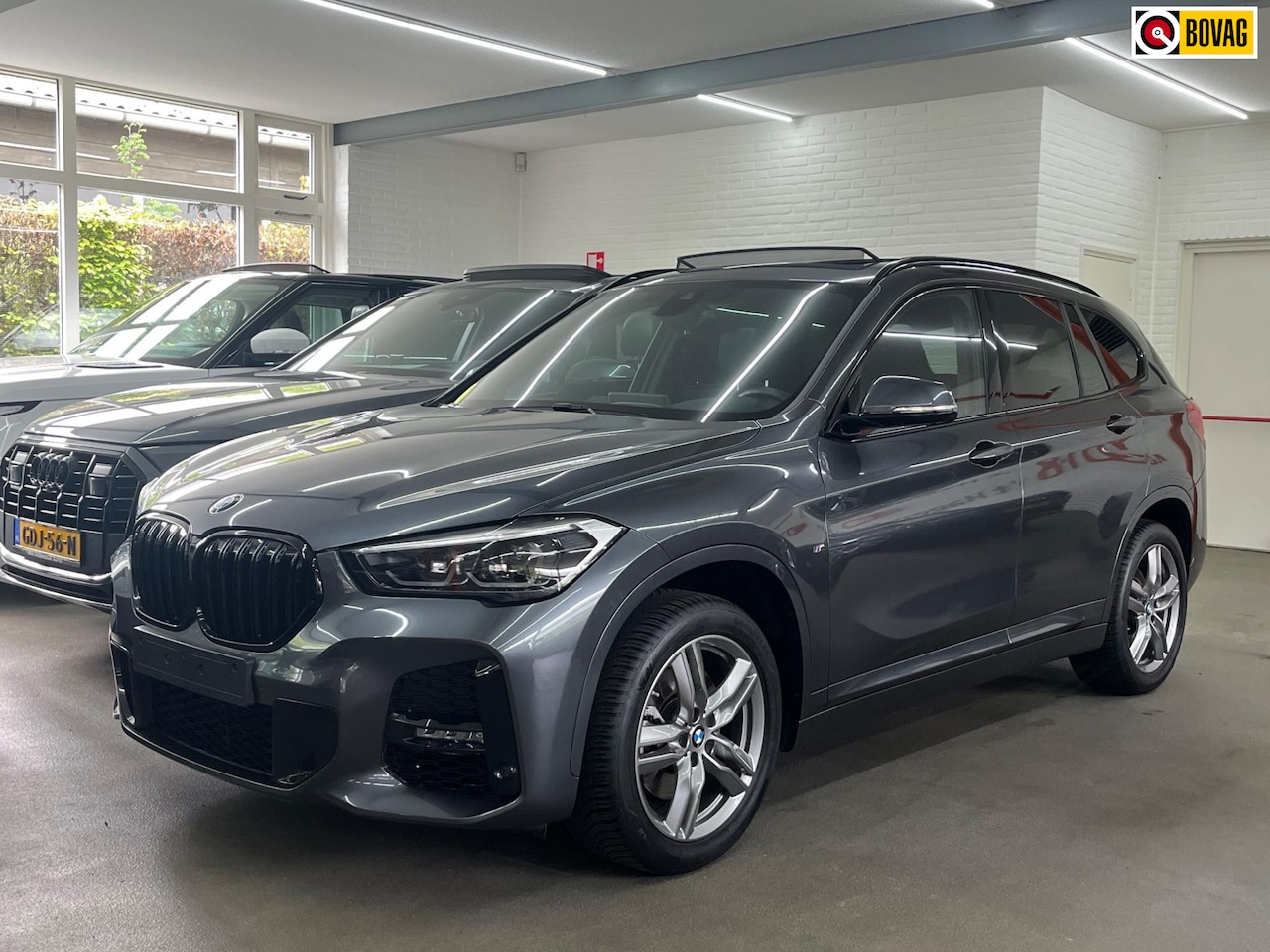 BMW X1 - SDrive20i High Exe M-Sport pano leder HUD - AutoWereld.nl