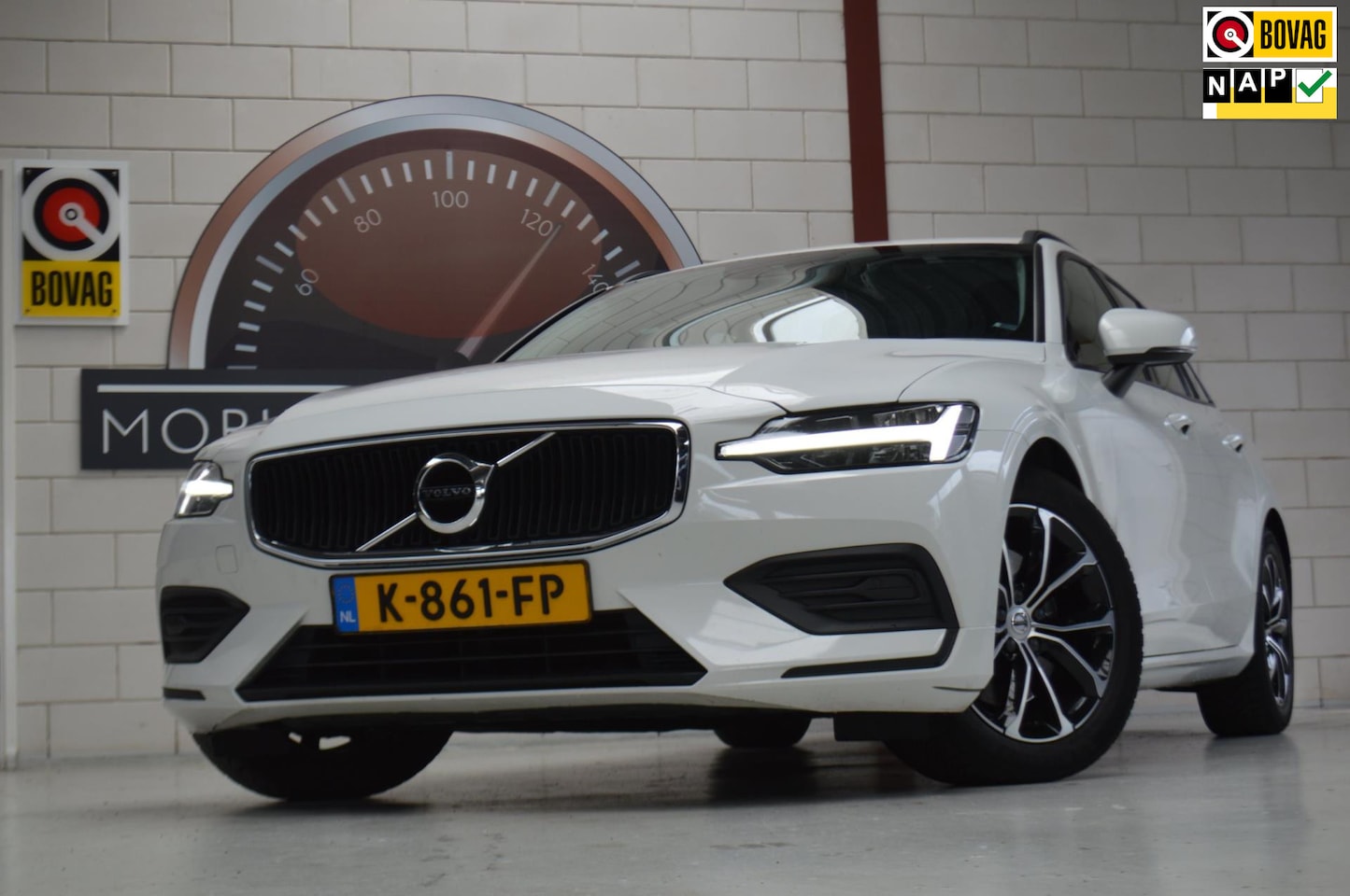 Volvo V60 - 2.0 B3 Mom. Advan TREKHAAK, 1e eig. 100% VOLVO DEALERONDERH! - AutoWereld.nl