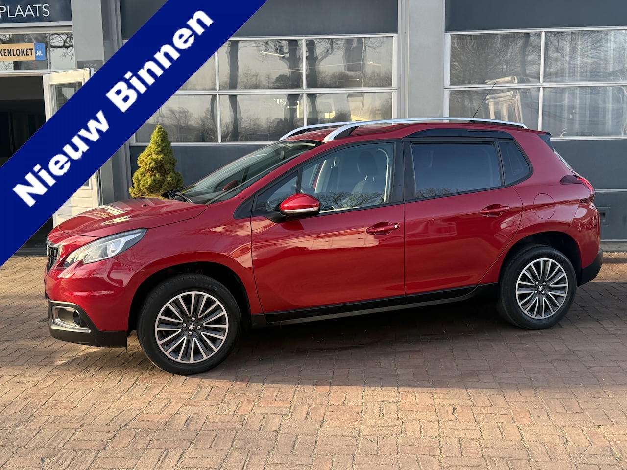 Peugeot 2008 - 1.2 PureTech Blue Lion Automaat  03-2017 84.141 KM - AutoWereld.nl