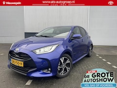 Toyota Yaris - 1.5 Hybrid First Edition special | Comfort Pack (o.a. parkeersensoren v+a & BSM) | Winterp