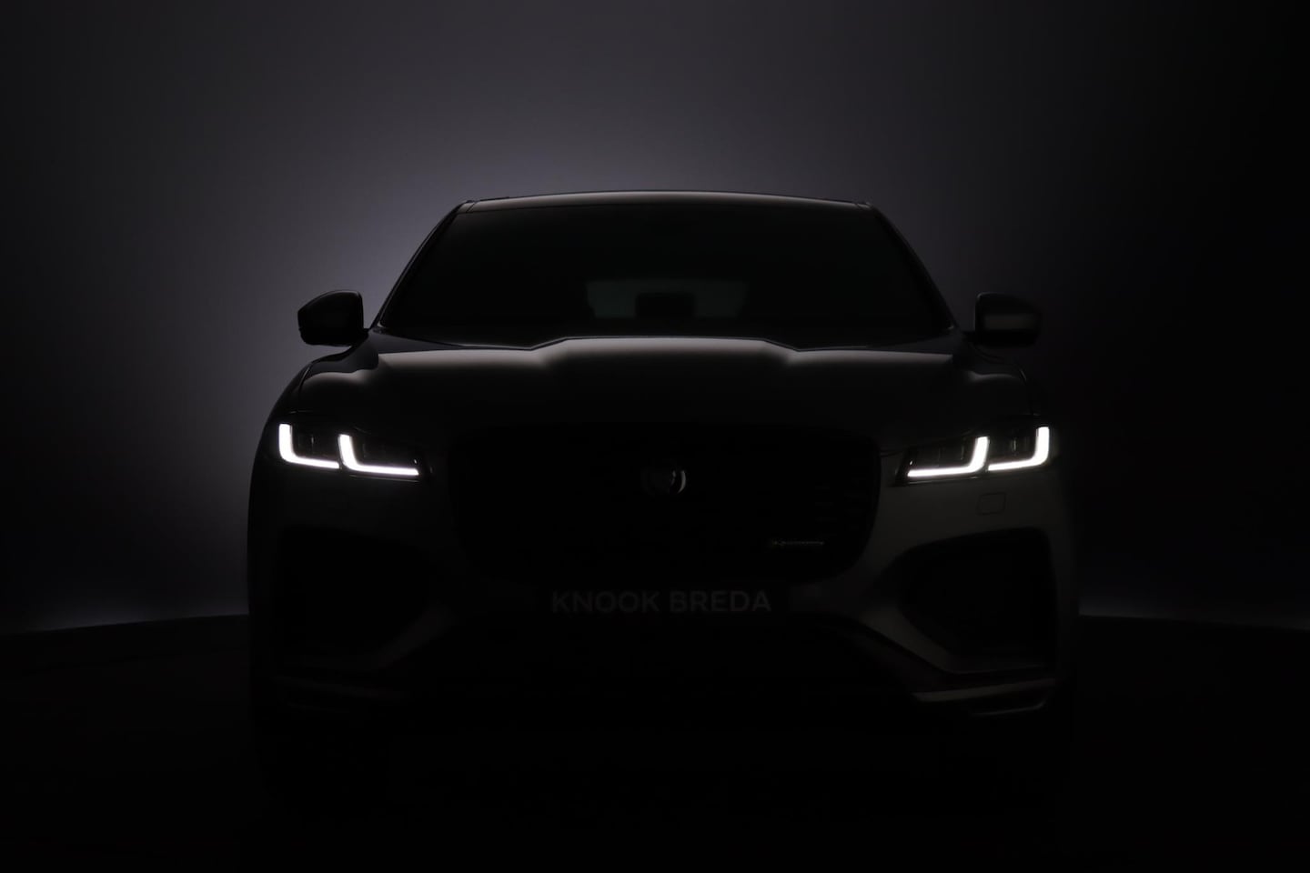 Jaguar F-Pace - P400e PHEV R-Dynamic Black - AutoWereld.nl