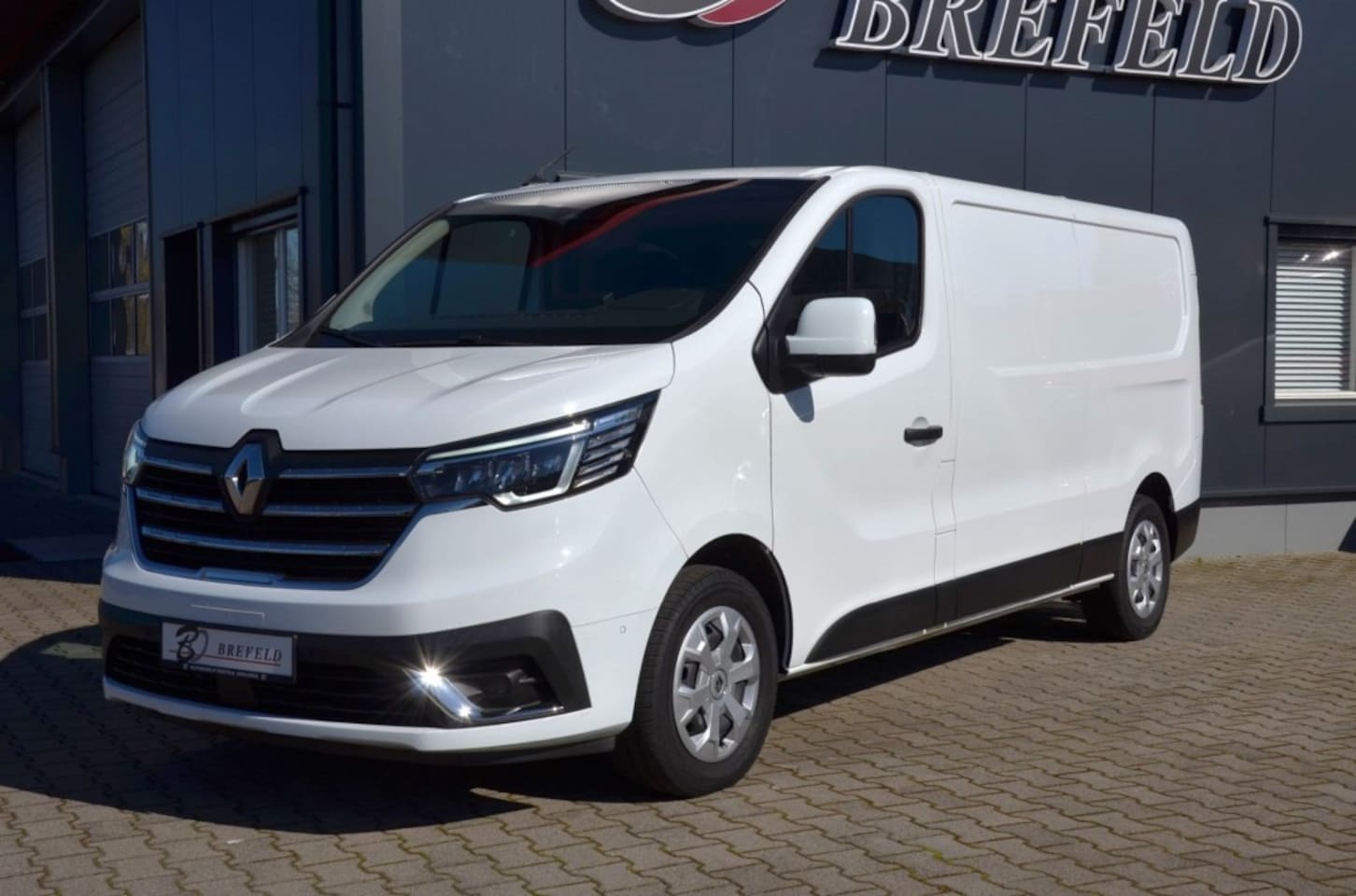 Renault Trafic - 2.0 DCI L2H1 Automaat  150PK Vol Vol Optie's - AutoWereld.nl