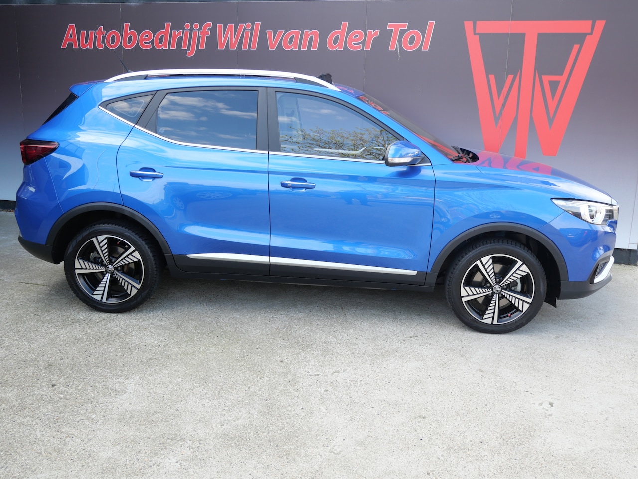 MG ZS - EV LUXURY 45 kWh | PANORAMA | LEER | A.C.C. | KEYLESS | ALL-SEASON!! - AutoWereld.nl