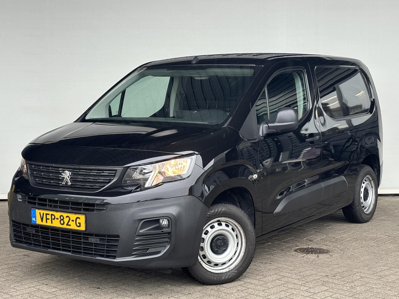 Peugeot Partner - 1.5 BlueHDI Premium Erg Netjes! | Cruise control | CarPlay | Airco - AutoWereld.nl