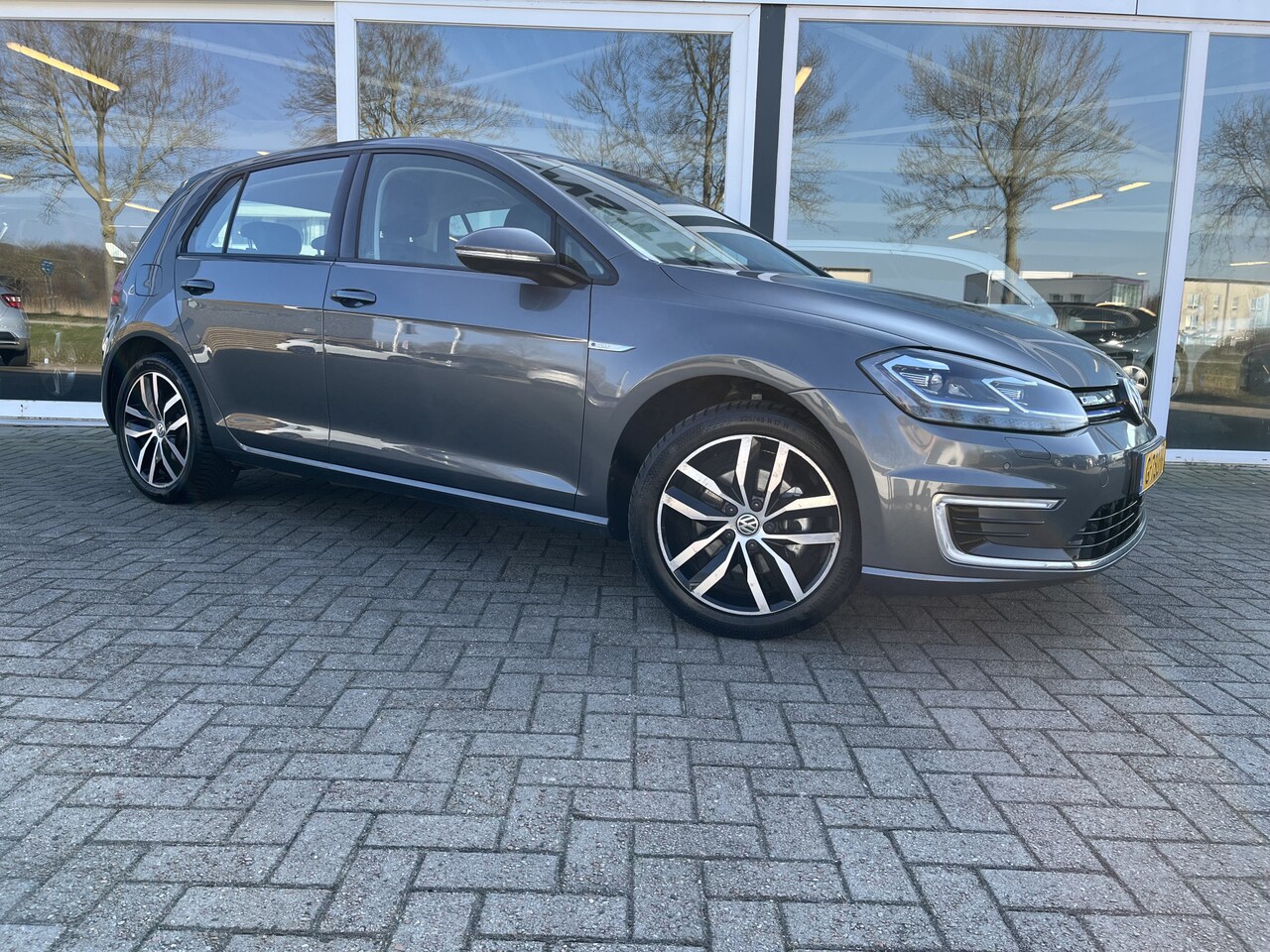 Volkswagen e-Golf - E-DITION 50% deal 6.725,- ACTIE Virtiual Display / Camera / Leder / Stoelverwarming - AutoWereld.nl