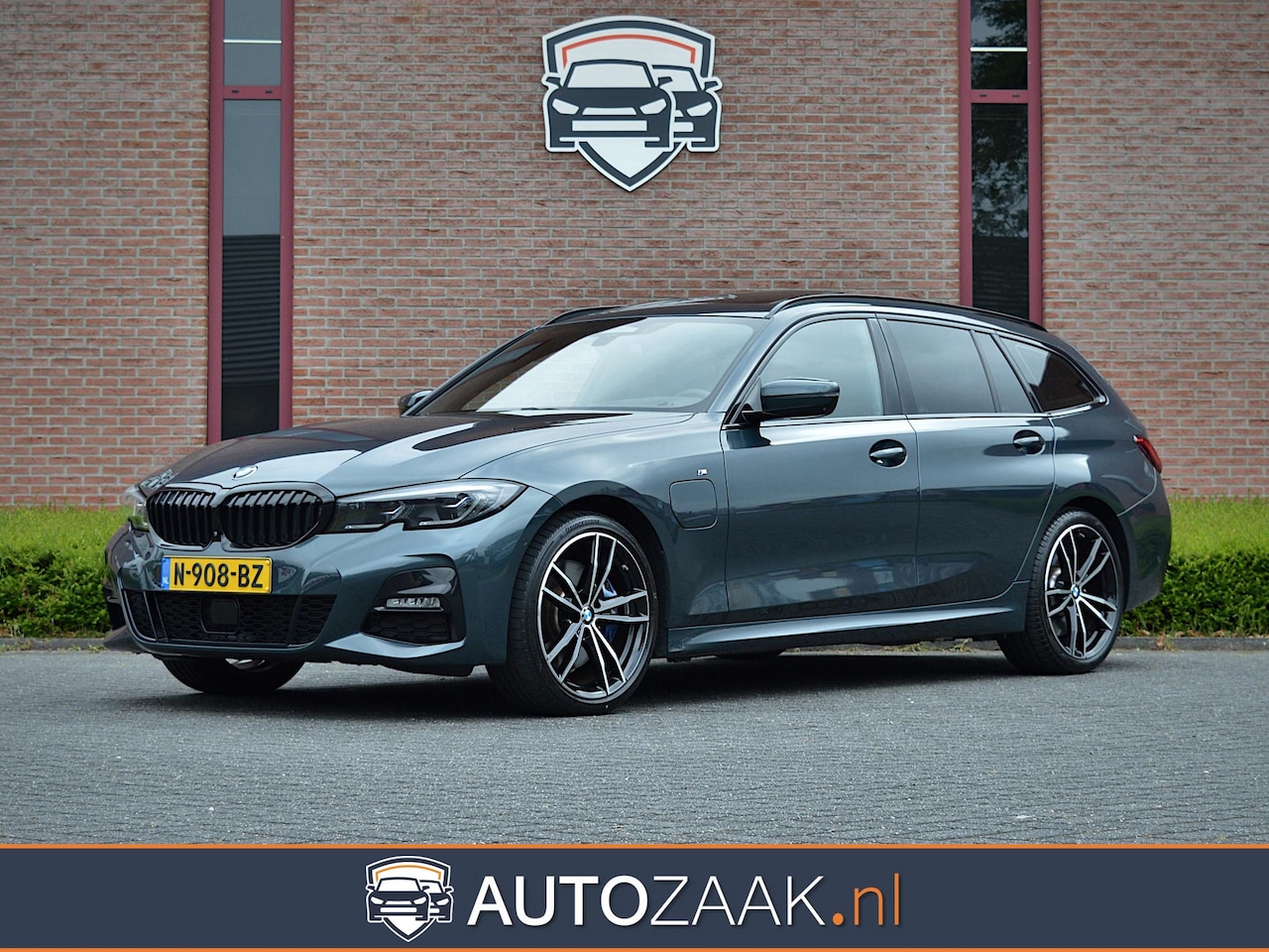 BMW 3-serie Touring - 330e High Executive M Sport Individual - AutoWereld.nl