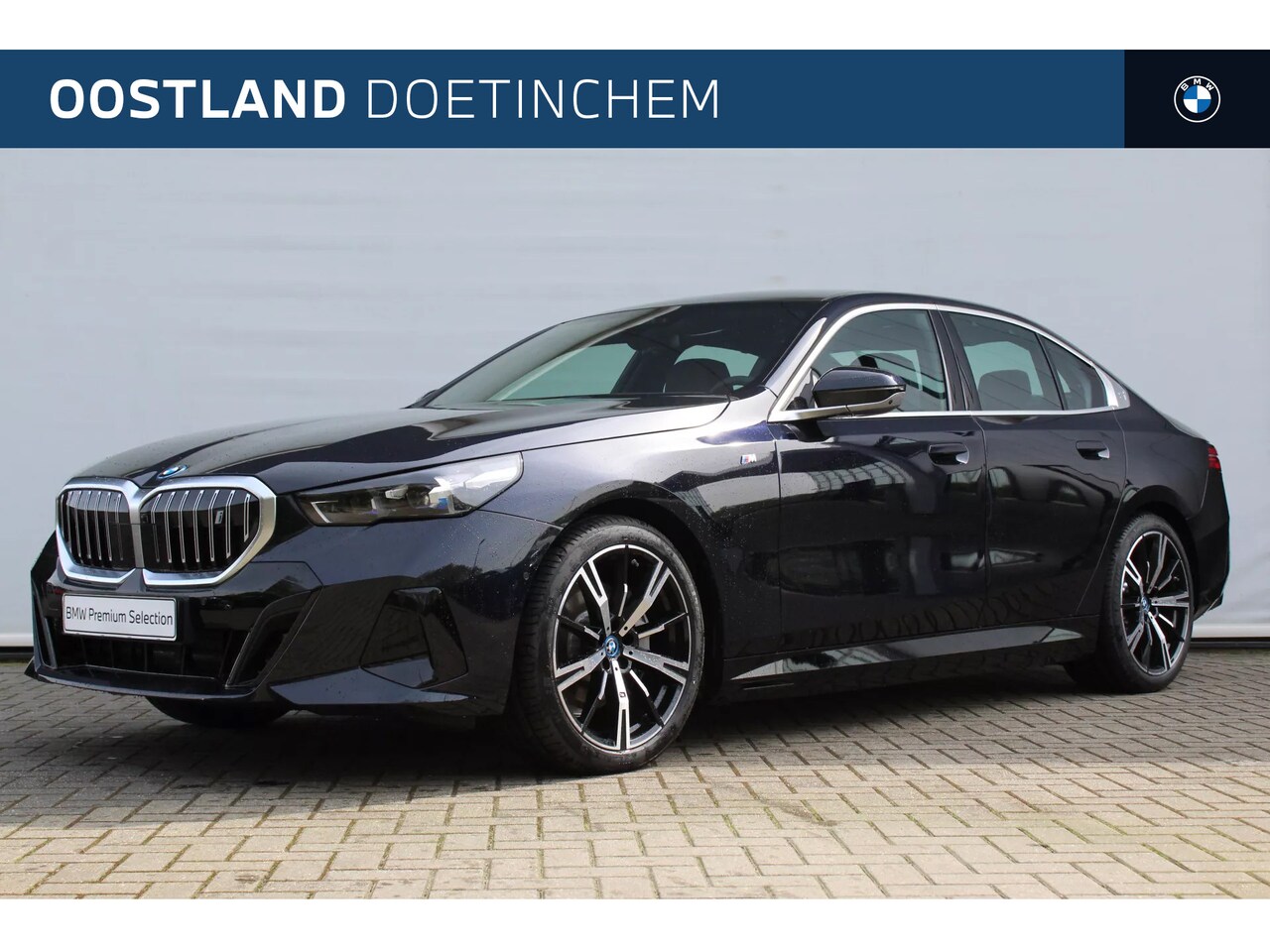 BMW i5 - eDrive40 M Sport / Panoramadak / Trekhaak / Adaptieve LED / Parking Assistant Professional - AutoWereld.nl