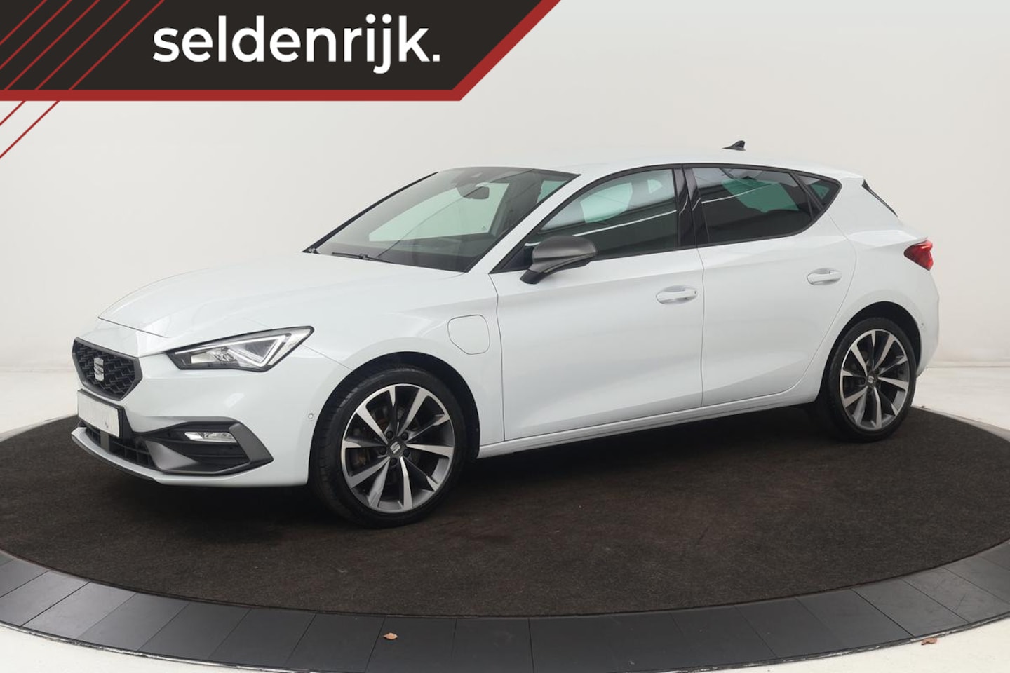 Seat Leon - 1.4 TSI eHybrid PHEV FR | Stoelverwarming | Adaptive cruise | Camera | Carplay | Sfeerverl - AutoWereld.nl