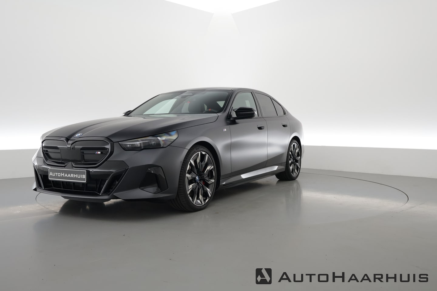 BMW i5 - M60 xDrive 84 kWh | Driving Assistant Pro | Pano | HUD | Deep Frozen Grey  | 21 inch - AutoWereld.nl