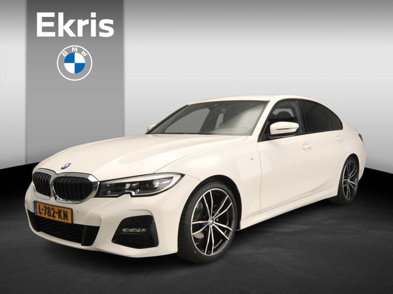 BMW 3-serie - Sedan 318i | M-Sportpakket | LED | Navigatie | Trekhaak | Sportstoelen | DAB | hifi speake - AutoWereld.nl