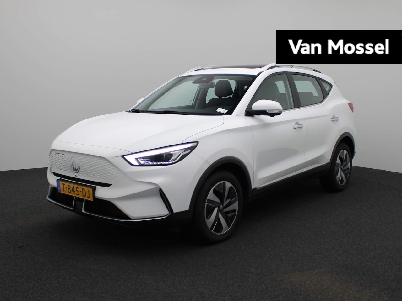 MG ZS - EV Standard Range Luxury 50 kWh | Panoramadak | Leder | 360 Camera | Navi | Stoelverwarmin - AutoWereld.nl