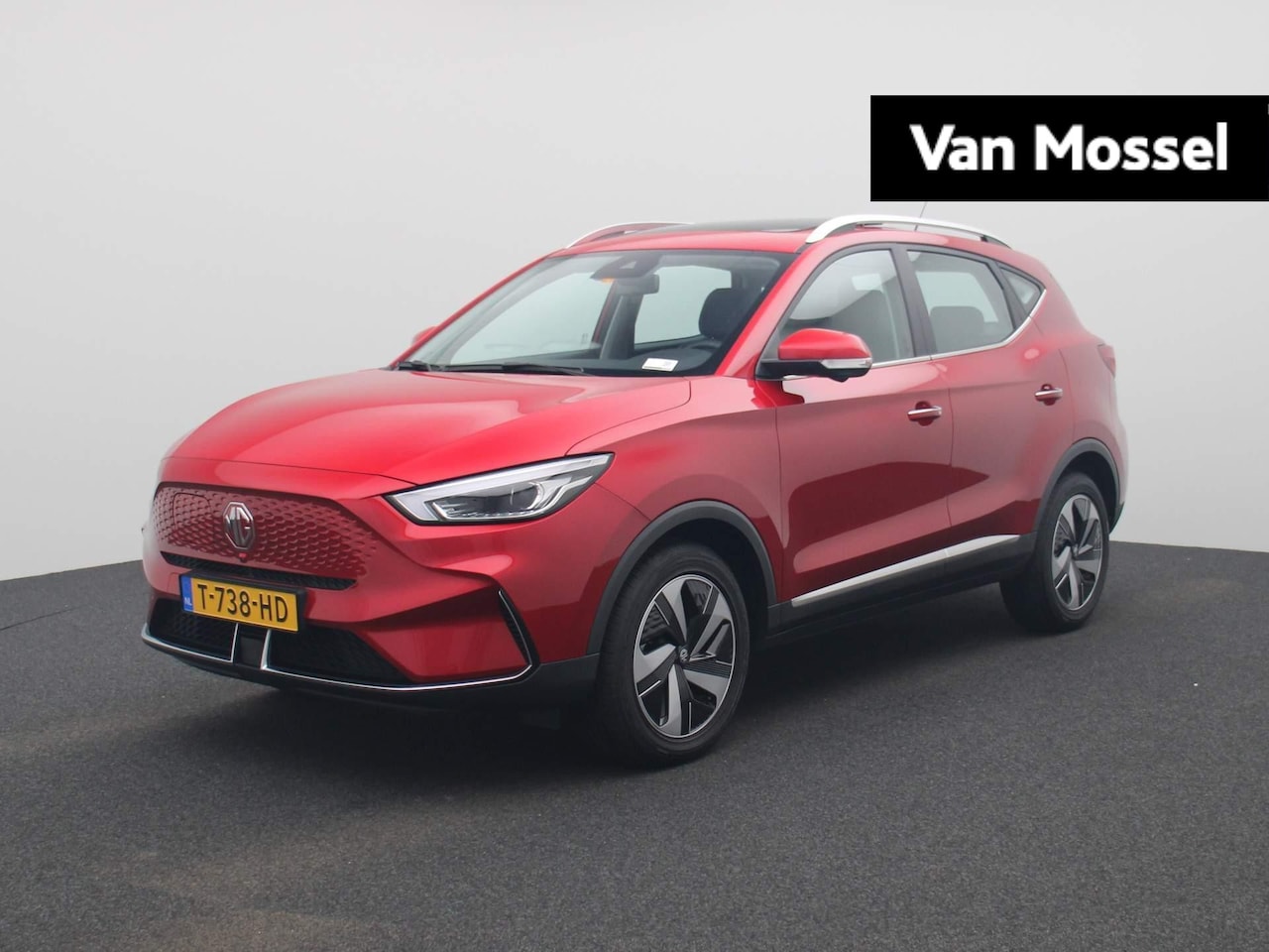 MG ZS - EV Standard Range Luxury 50 kWh | Panoramadak | Leder | 360 Camera | Navi | Stoelverwarmin - AutoWereld.nl
