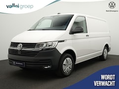Volkswagen Transporter - 2.0 TDI 110 pk L1H1 28 | Trekhaak | 3-zits | Parkeersensoren achter | Apple Carplay / Andr