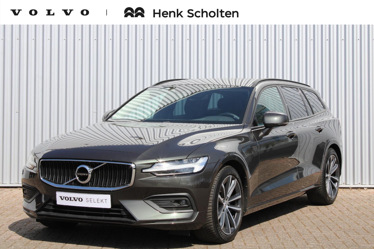 Volvo V60 - 2.0 B3 Momentum |Navigatie| Stoelverwarming voor en achter| Parkeer Camera Achter| Separaa - AutoWereld.nl