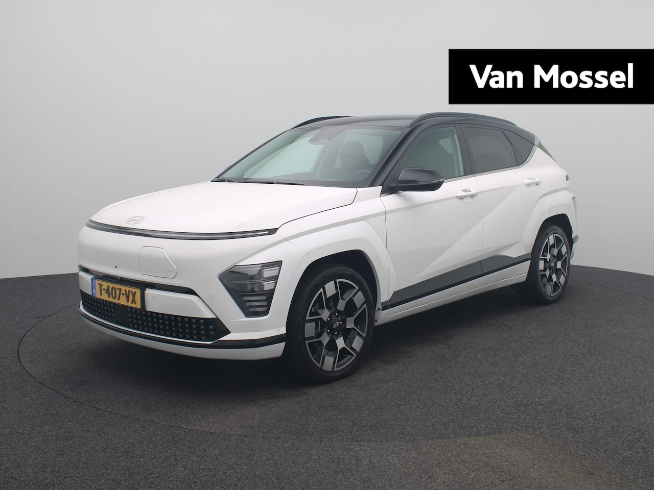 Hyundai Kona Electric - Premium 65,4 kWh Navigatie | Stoelverwarming/verkoeling | Stuurwielverwarming | 360 Camera - AutoWereld.nl