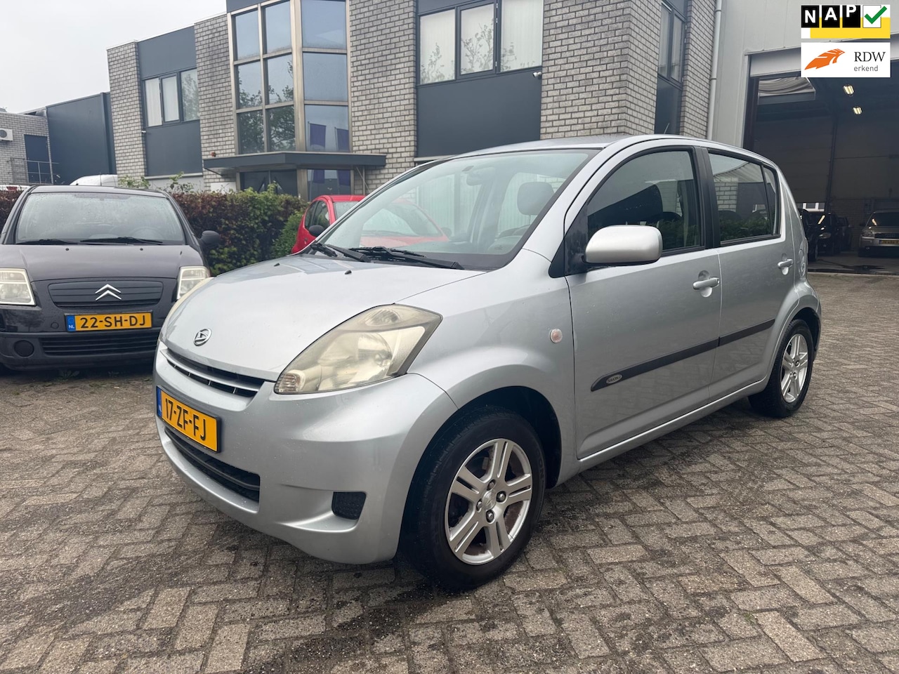 Daihatsu Sirion 2 - 1.3-16V Prestige Airco Trekhaak Nap - AutoWereld.nl