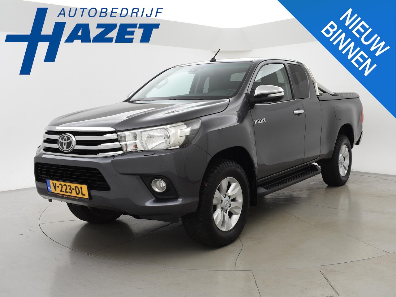 Toyota HiLux - 2.4 D-4D-F 4X4 XTRA CAB PROFESSIONAL + 3500 KG TREKHAAK / CAMERA / NAVIGATIE - AutoWereld.nl