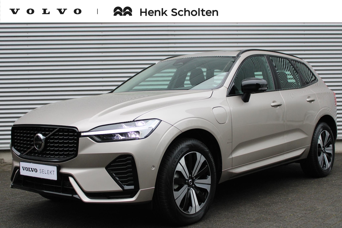 Volvo XC60 - T6 Plug-in Hybrid AWD Plus Dark | Verwarmbare Voor- En Achterstoelen | 360 Graden Camera | - AutoWereld.nl