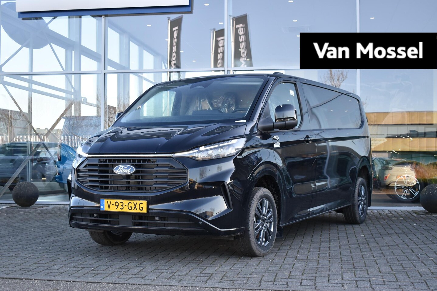 Ford Transit Custom - 300 2.0 TDCI L2H1 Limited 136 pk | Navigatie | 17" Lichtmetalen velgen | - AutoWereld.nl