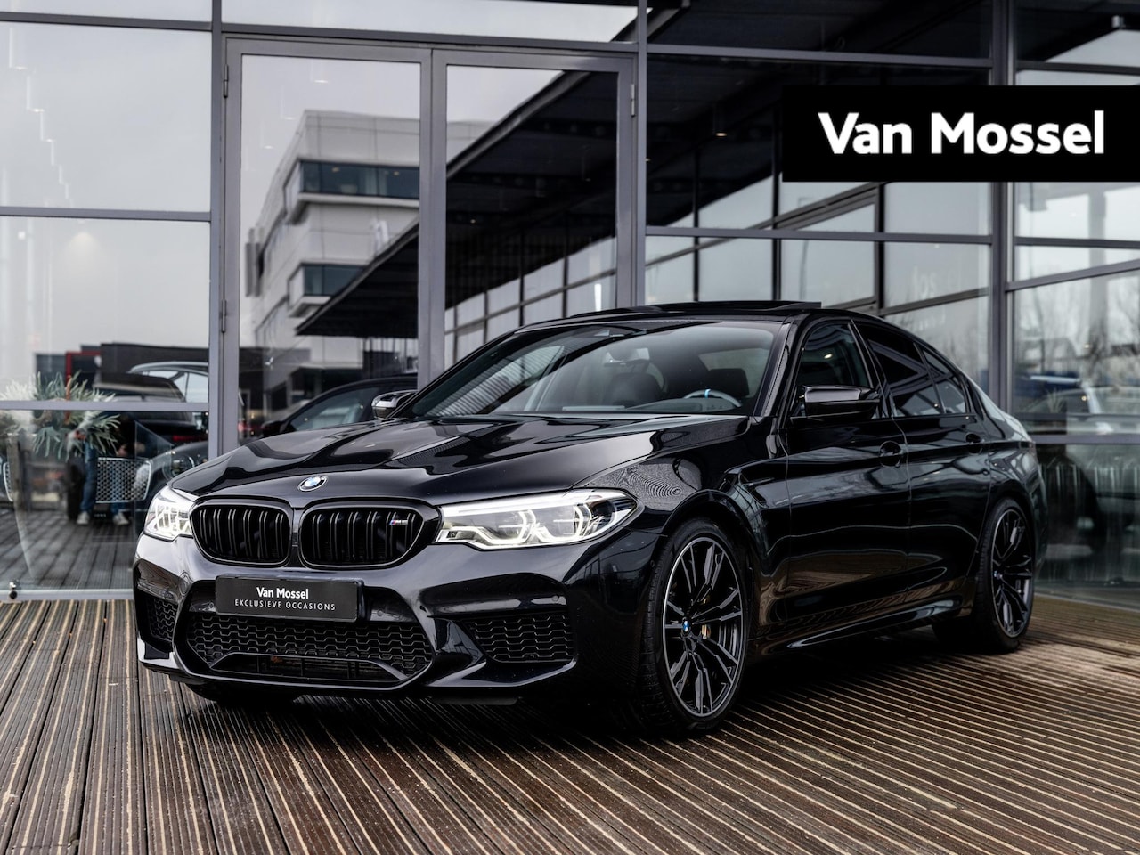 BMW M5 - 5-serie Competition | SCHUIFDAK | HARMAN KARDON | KERAMISCHE SCHIJVEN | STOELVERWARMING/VE - AutoWereld.nl