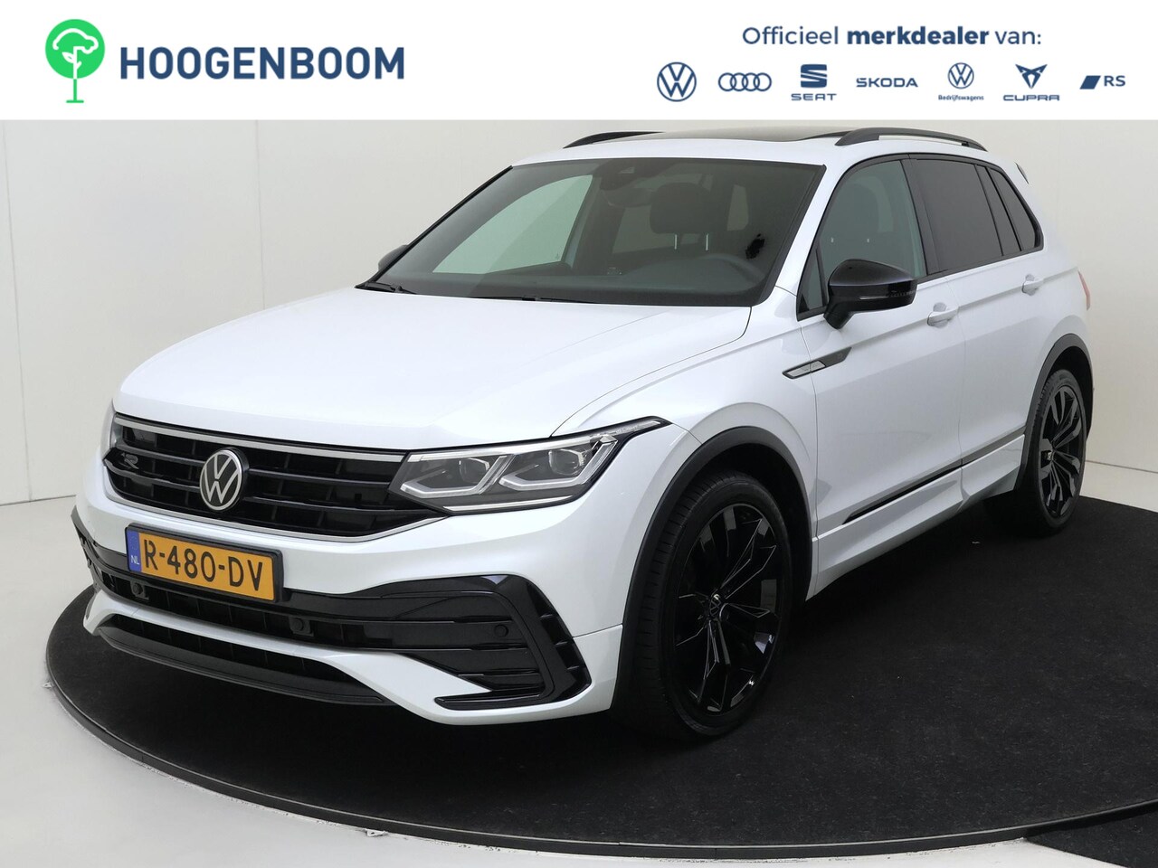 Volkswagen Tiguan - 1.5 TSI R-Line Business+ | Panoramadak | Trekhaak | Black style |  Keyless | Stoel- en stu - AutoWereld.nl
