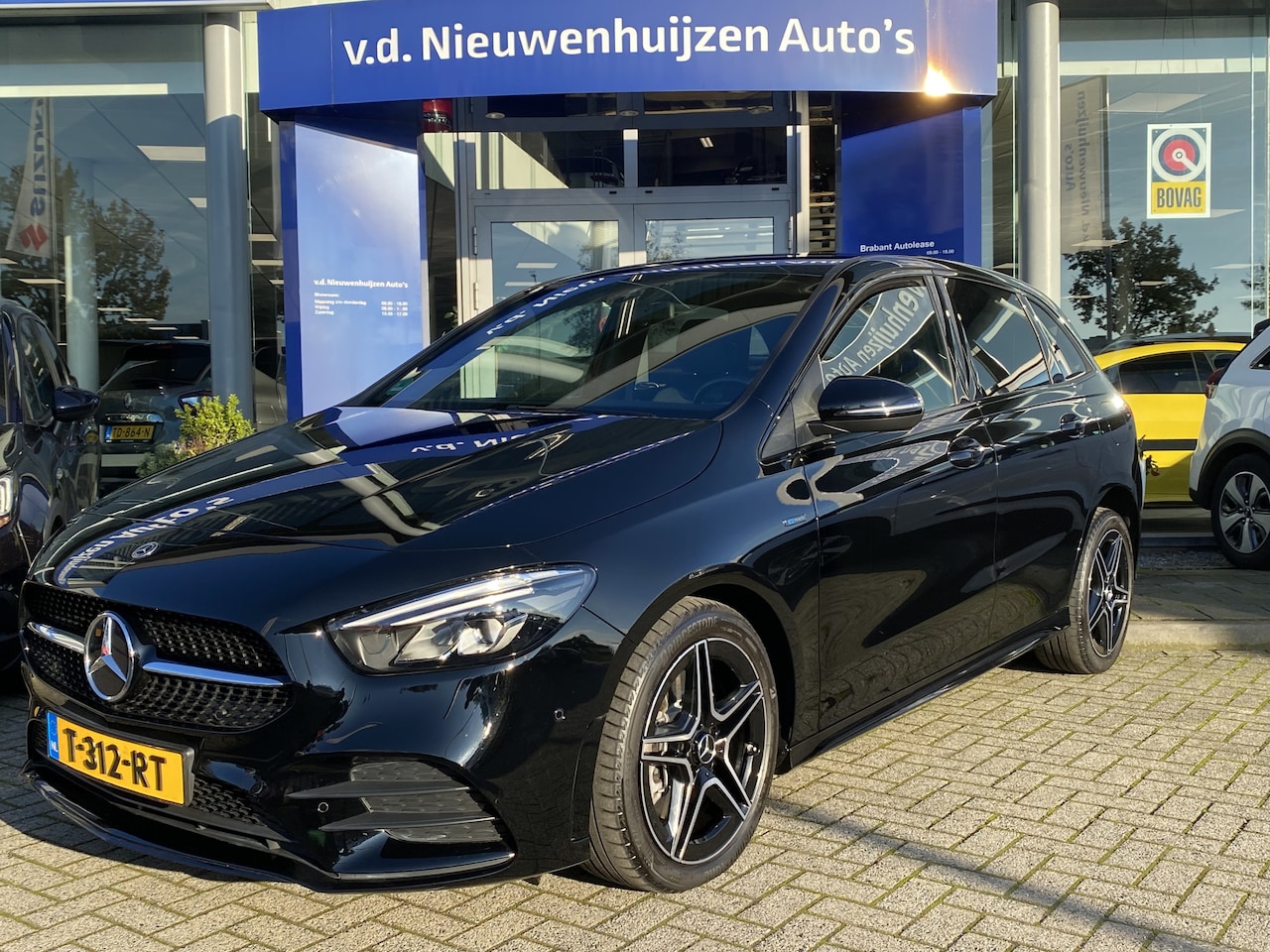 Mercedes-Benz B-klasse - 250 e Premium Plus Trekhaak     info;F.Bogaars 0492588956 - AutoWereld.nl