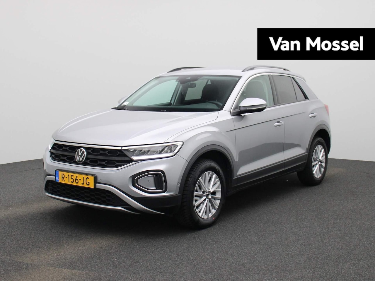 Volkswagen T-Roc - 1.5 TSI Life | AUTOMAAT | VIRTUAL COCKPIT | APPLE CARPLAY | PARKEERSENSOREN VOOR + ACHTER - AutoWereld.nl