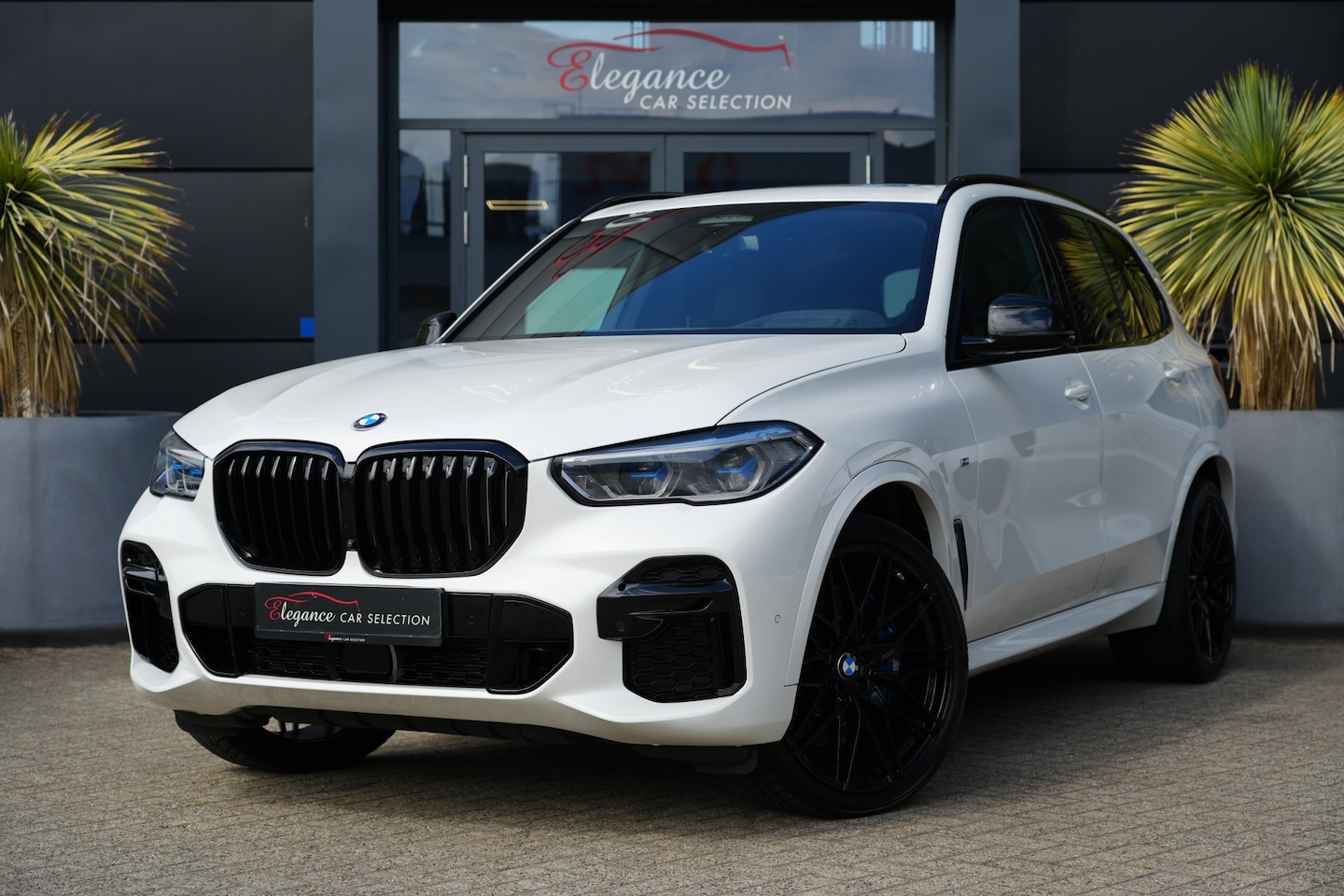 BMW X5 - M50i High Executive 531pk Panoramadak/Stoelverwarming/360Camera - AutoWereld.nl