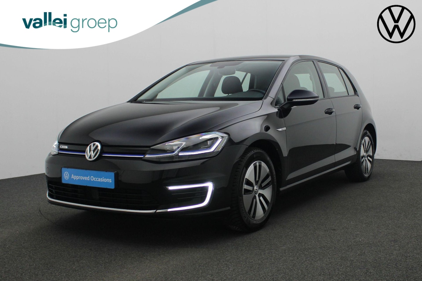 Volkswagen e-Golf - 136PK | Warmtepomp | Navigatie | Parkeersensoren voor/achter | Adaptive Cruise | Climatron - AutoWereld.nl