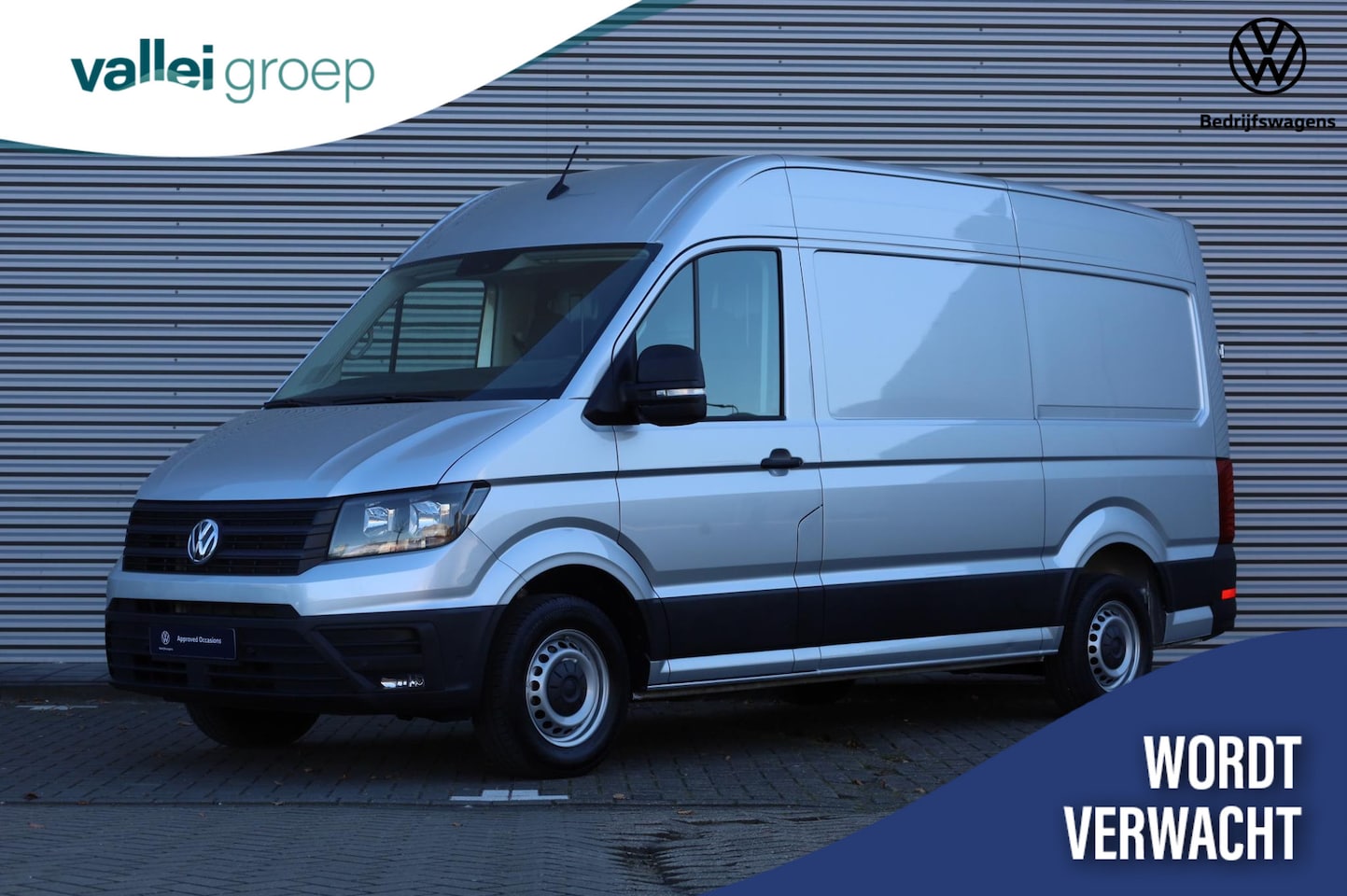 Volkswagen Crafter - 30 2.0 TDI 140 pk L3H3 Highline | Trekhaak | 3-zits | Achteruitrijcamera | Geveerde bestuu - AutoWereld.nl