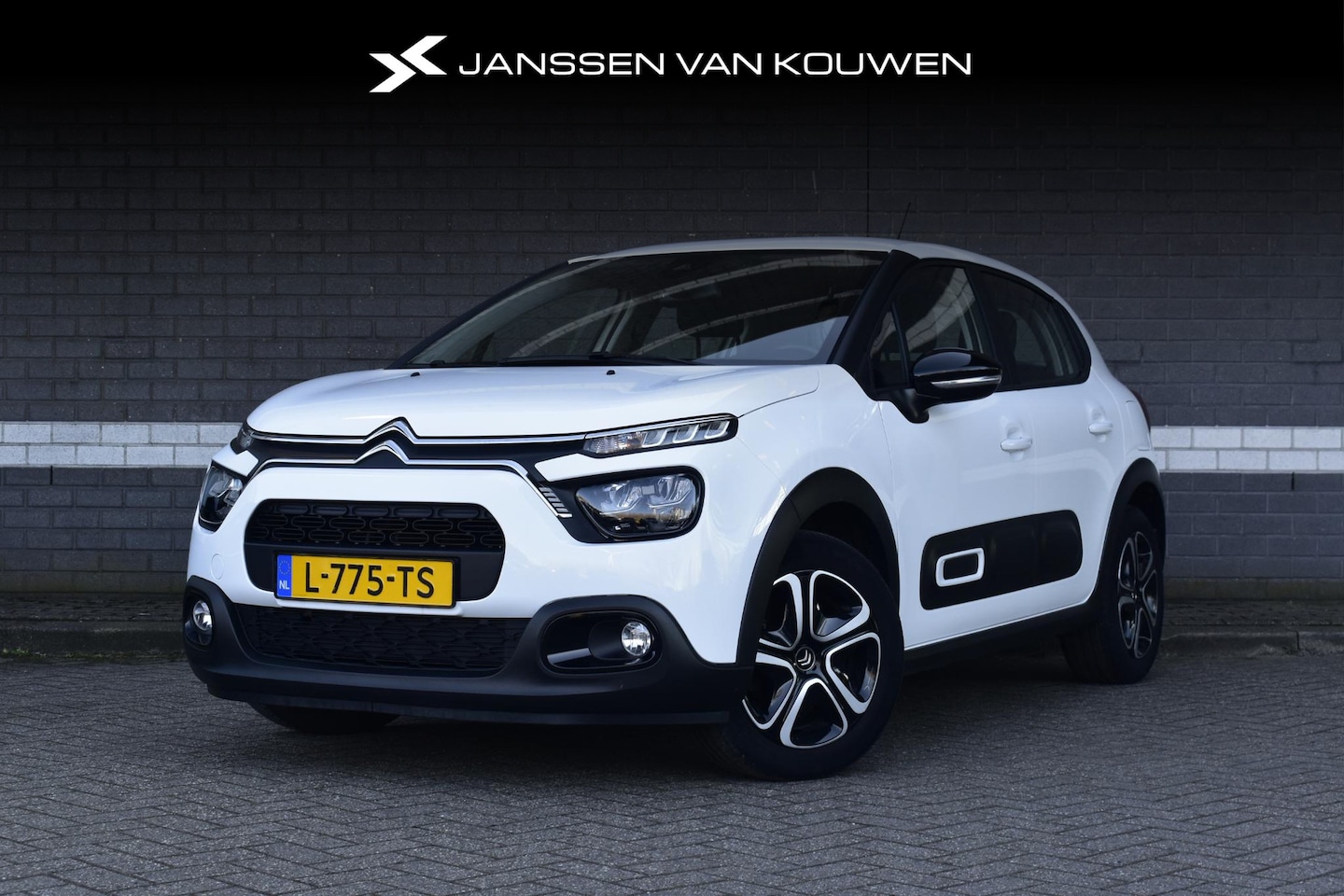 Citroën C3 - 1.2 PureTech Feel / Navigatie / Parkeersensoren / Climate Control - AutoWereld.nl