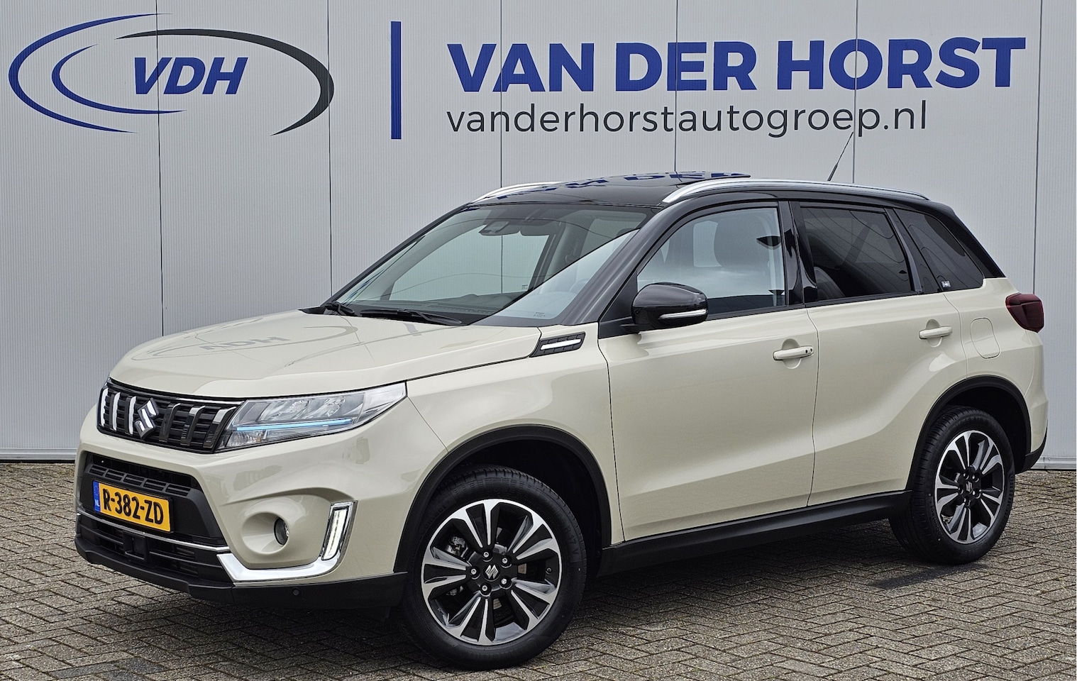 Suzuki Vitara - 1.4-130pk Boosterjet Sol Smart Hybrid. Uiterst nette en erg luxe Suzuki Vitara. Autm. airc - AutoWereld.nl
