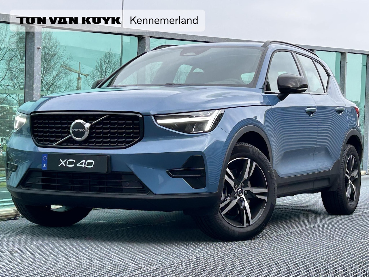 Volvo XC40 - 2.0 B4 Plus Dark Automaat, Mild hybrid, Panoramadak, R-design wielen, Stoelverwarming, Stu - AutoWereld.nl