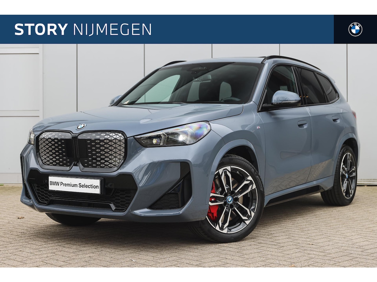 BMW iX1 - eDrive20 High Executive M Sport / Panoramadak / Trekhaak / Sportstoelen / Adaptieve LED / - AutoWereld.nl
