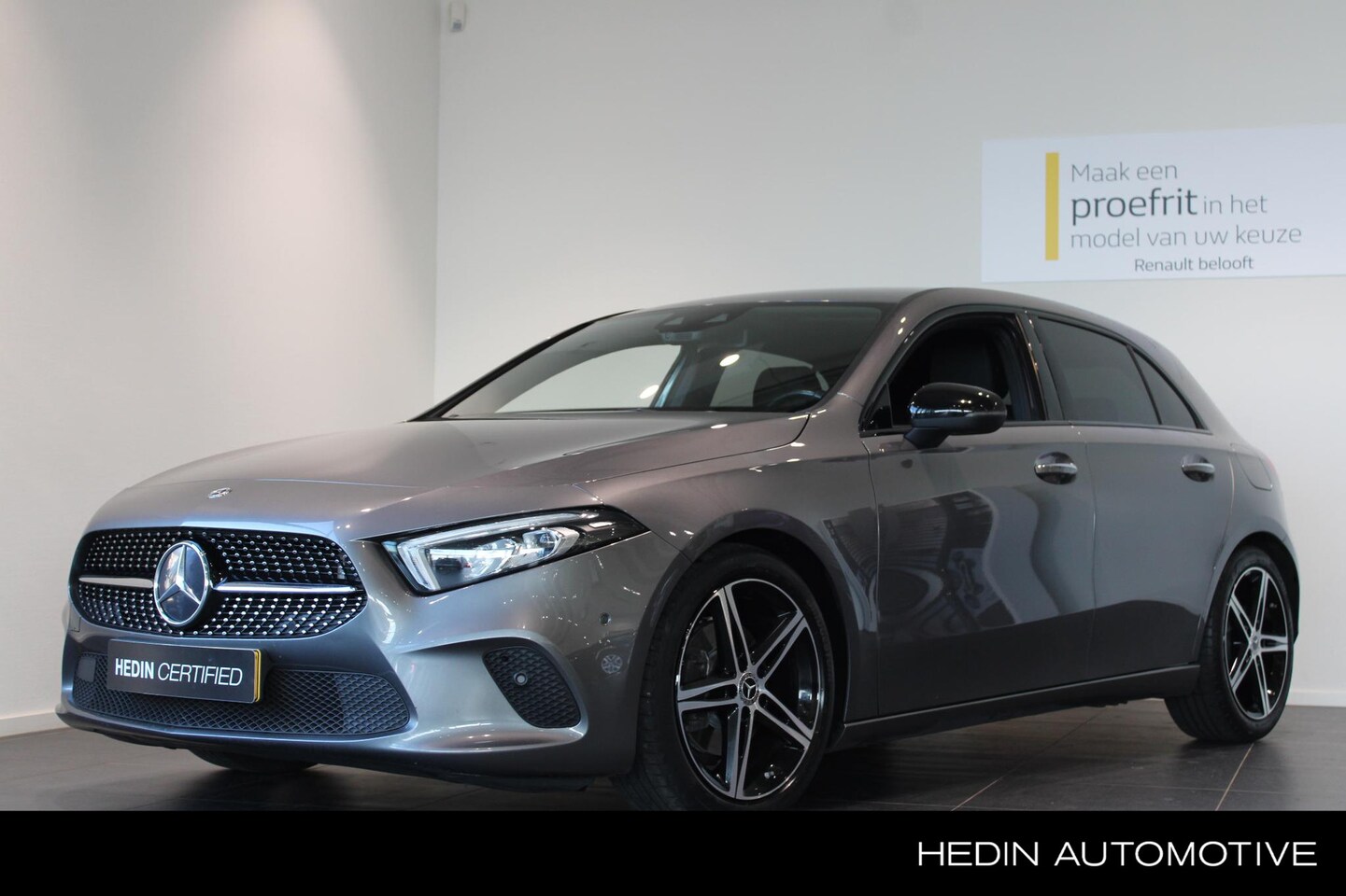 Mercedes-Benz A-klasse - 200 Launch Edition Premium | Navigatie | Stoelverwarming | Camera achter | Parkeersensoren - AutoWereld.nl